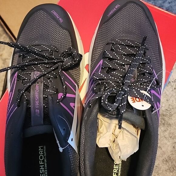 New Balance Fresh Foam  Trail Running  size 10Wide  Black & Purple Sneakers NWT - Picture 4 of 7
